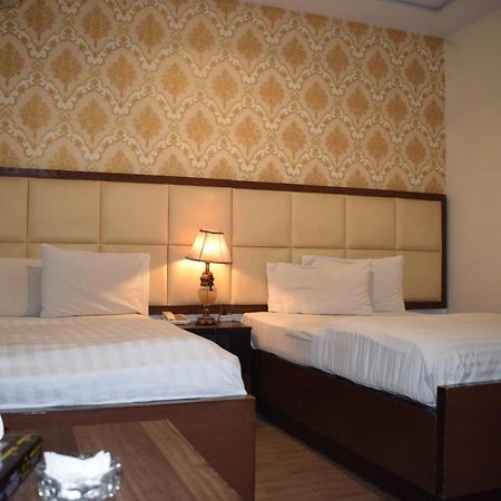 Hotel Pak Continental Multan Exteriör bild