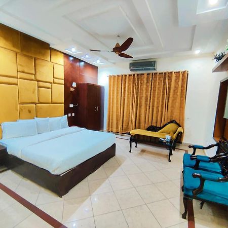 Hotel Pak Continental Multan Exteriör bild