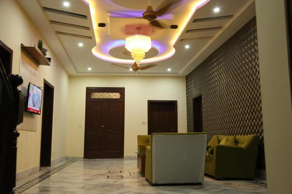 Hotel Pak Continental Multan Exteriör bild