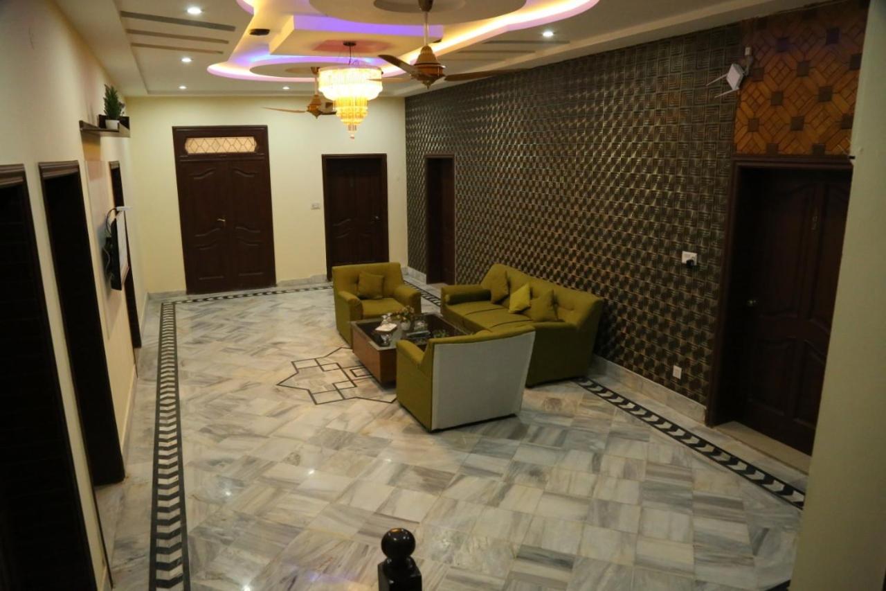Hotel Pak Continental Multan Exteriör bild
