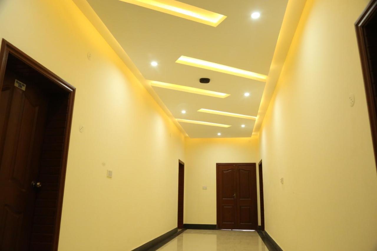 Hotel Pak Continental Multan Exteriör bild