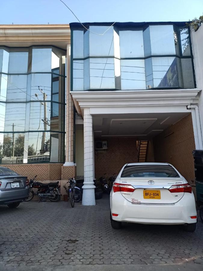 Hotel Pak Continental Multan Exteriör bild