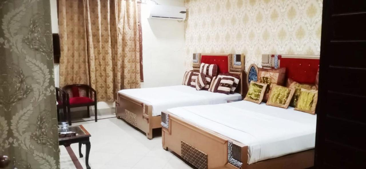 Hotel Pak Continental Multan Exteriör bild