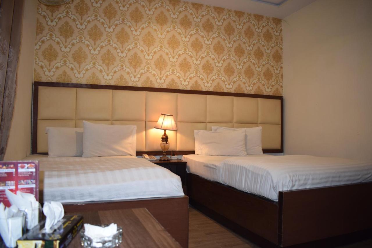 Hotel Pak Continental Multan Exteriör bild