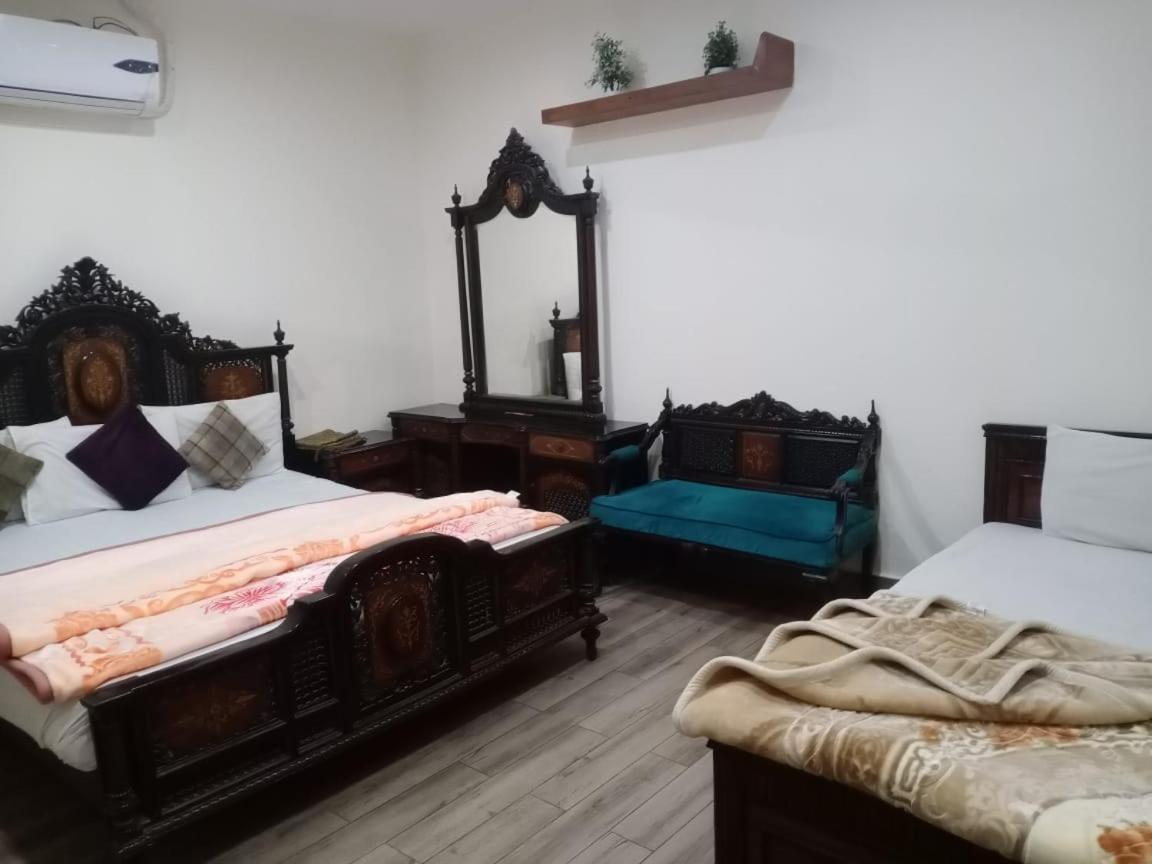 Hotel Pak Continental Multan Exteriör bild