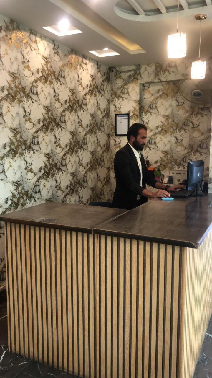 Hotel Pak Continental Multan Exteriör bild