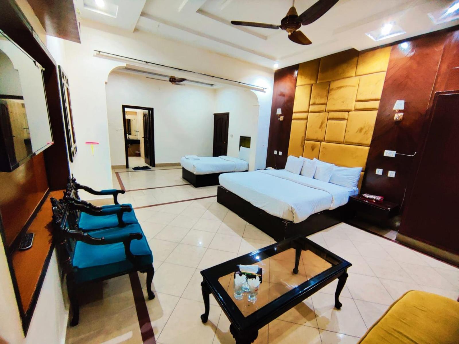 Hotel Pak Continental Multan Exteriör bild